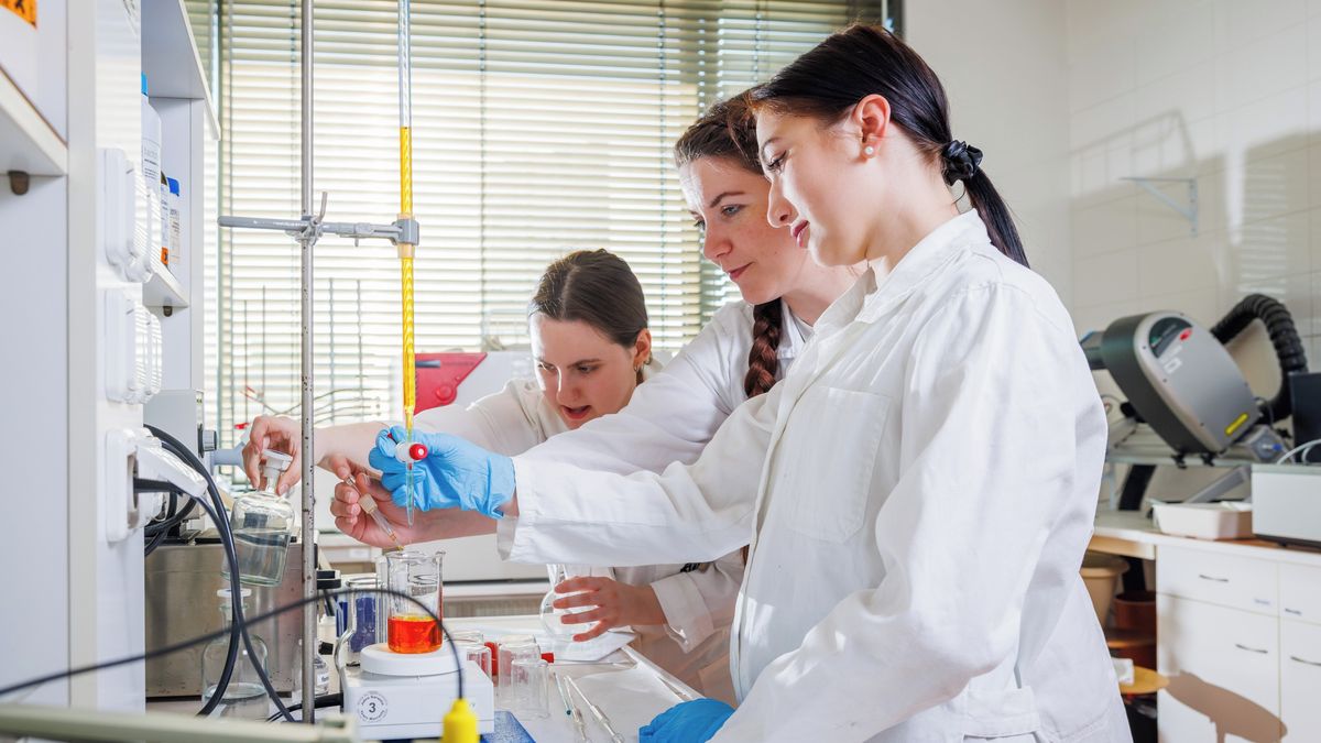 Učitelé chemie mají pomocníka. Aplikaci mohou využít nejen při přípravě výuky